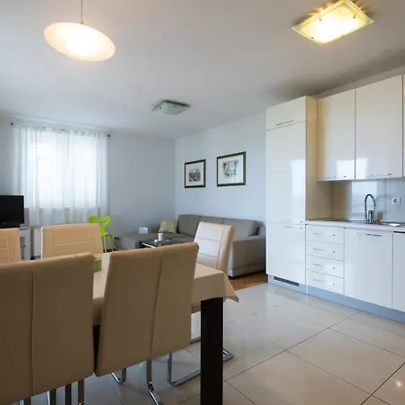 Apartman Lila1 *